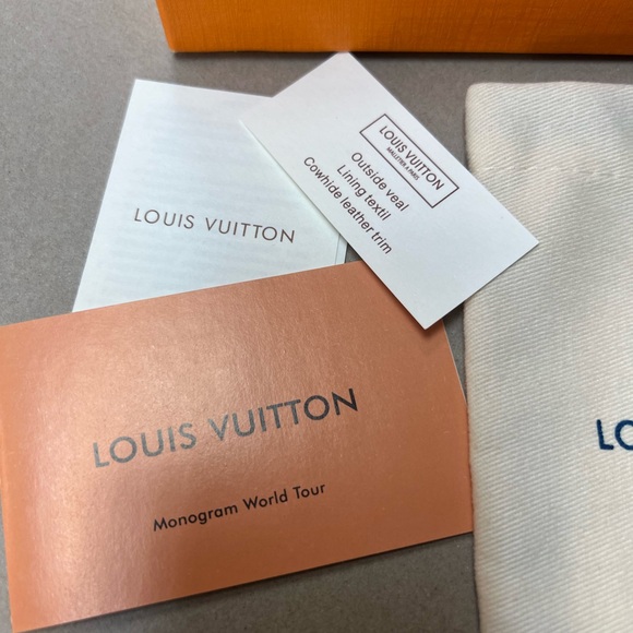 Louis Vuitton Silver and Black Key Holder - Picture 7 of 10